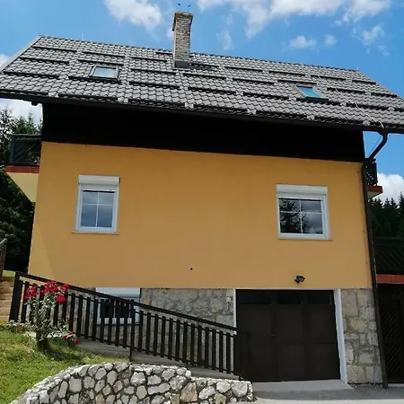Vikendica Сasa de vacaciones *